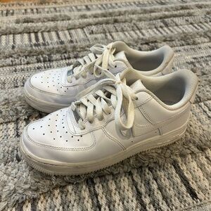 Nike Airforce 1’s White Sneakers